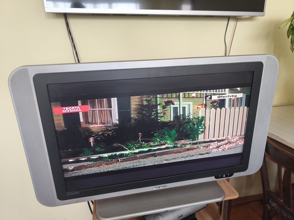 LCD телевизор HYUNDAI 32 инча
