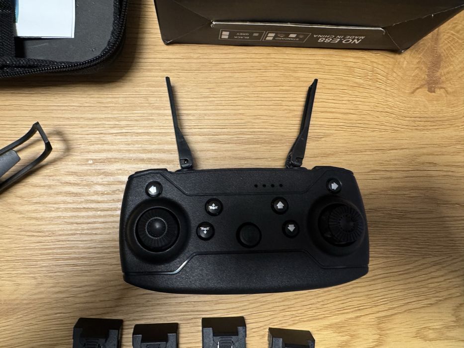 Drona E88 cu 4 acumulatori.