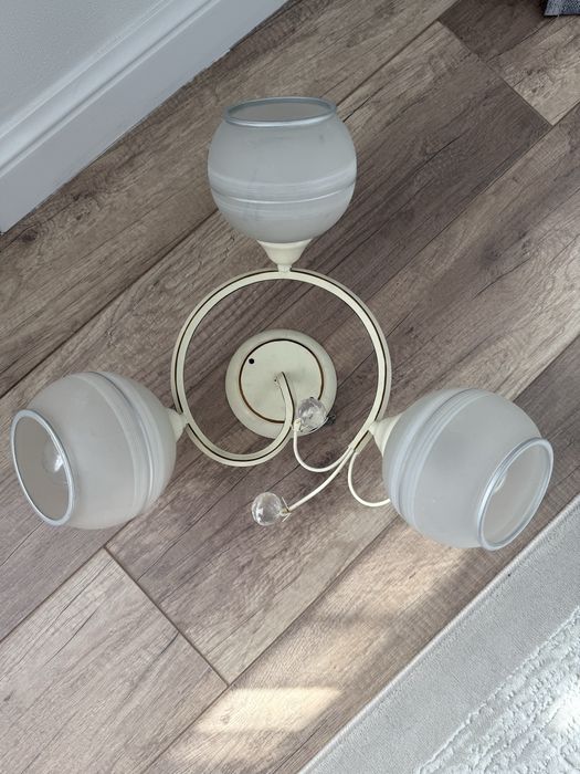 Продается красивая люстра