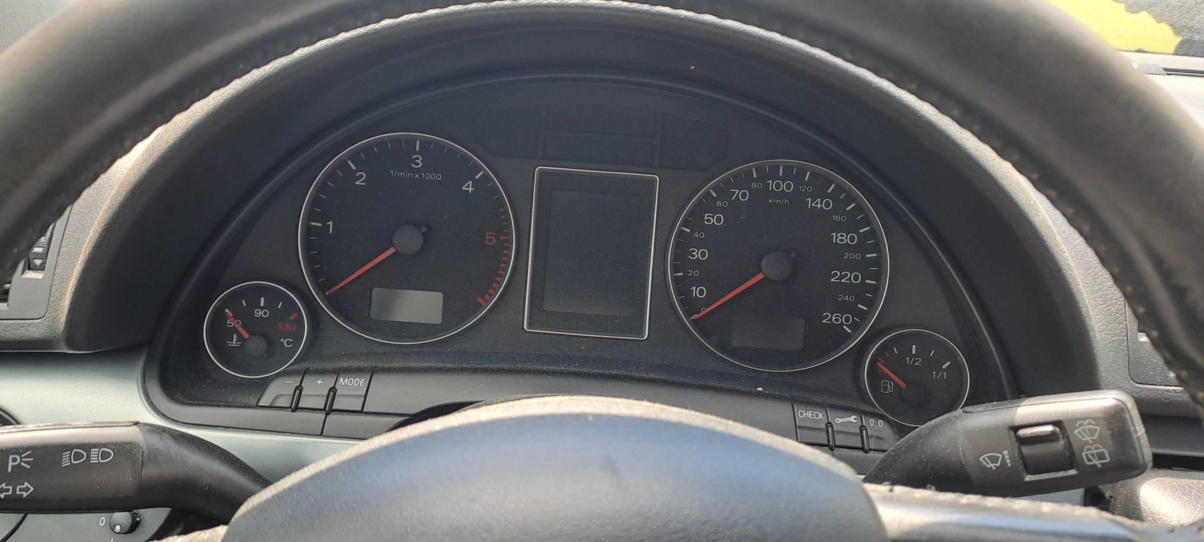 Арматурно табло / километражно табло от Audi A4 B7