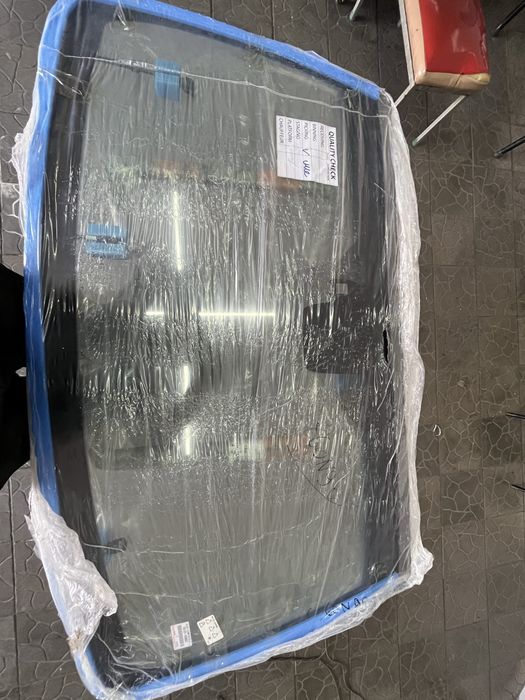 Оригинальное лобовое стекло на Toyota Prado 150