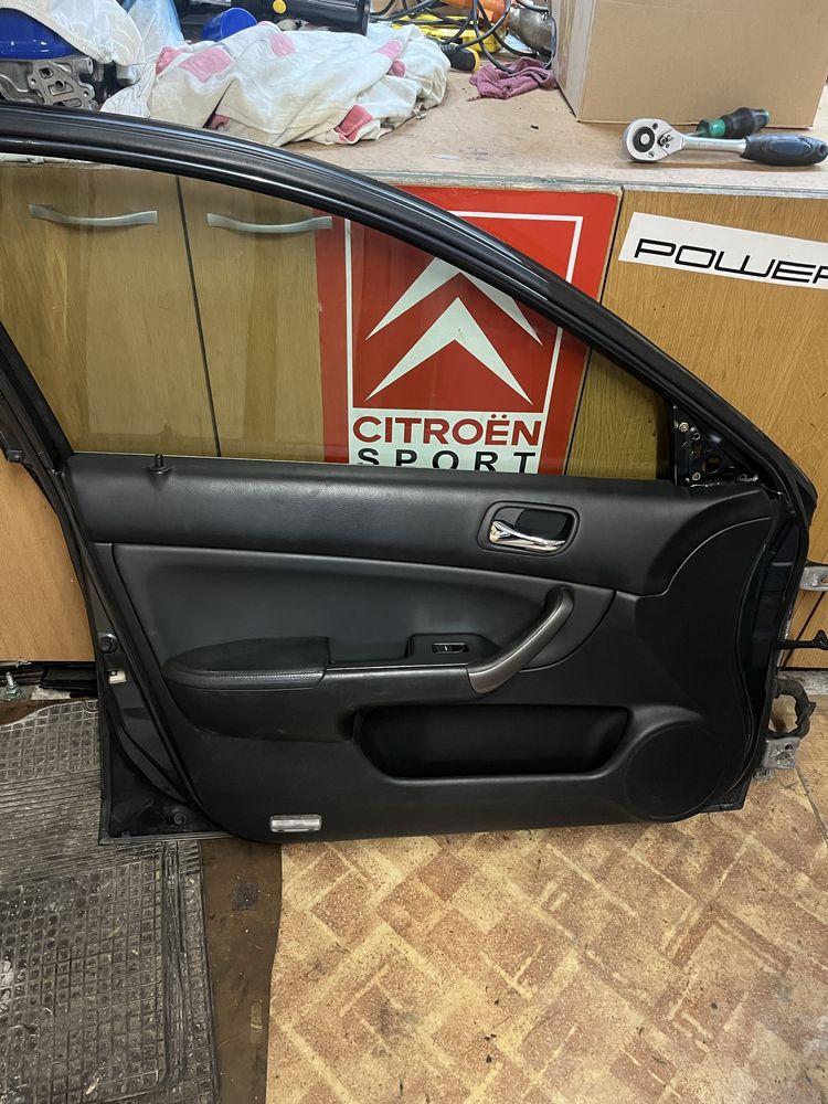Продавам 2 леви врати за Honda Accord 7