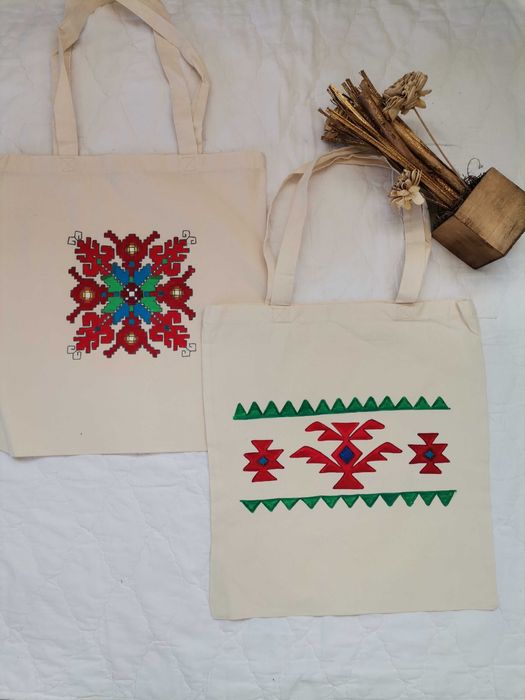 Ръчно рисувана текстилна чанта за пазаруване с българска шевица