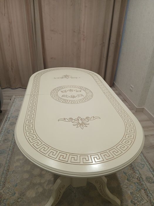 Стол для гостиной.