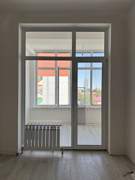 Продается 2 витражные окна с дверью и дверь отдельно