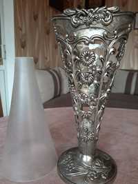 Винтидж ваза със сребърен викториански обков с цветя
