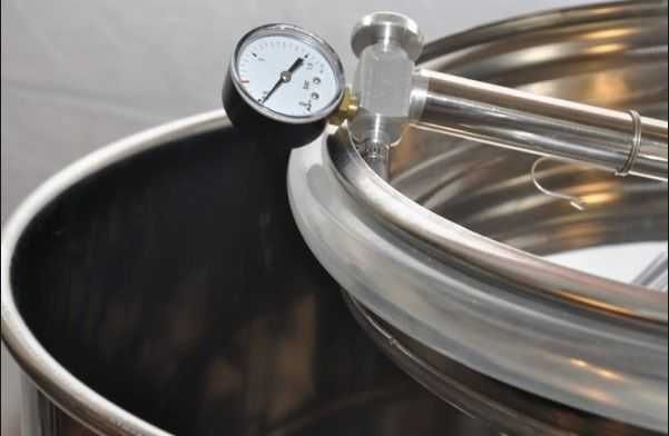 Cisterna din INOX cu capac flotant 550 L si camera din silicon