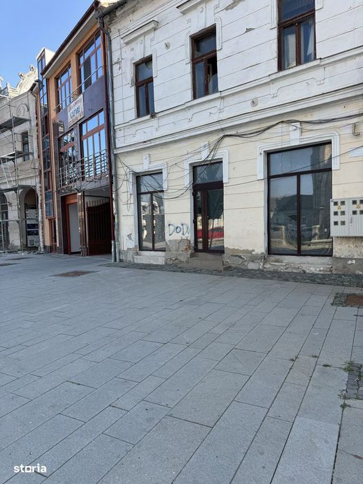 Spațiu comercial central