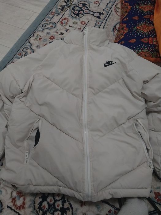 Куртка сатылады.