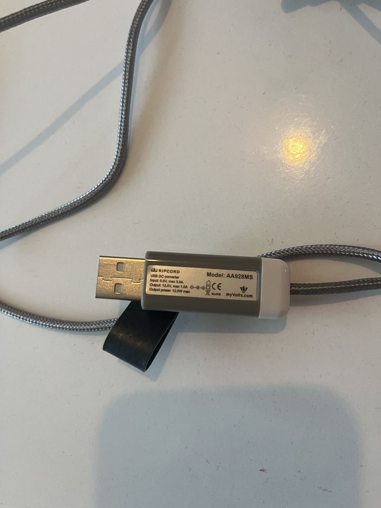 Кабел захранващ 12V USB