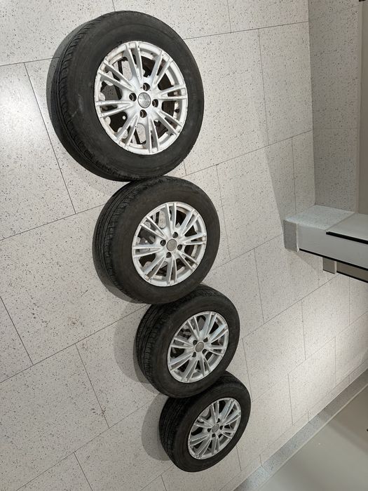 195/65/15 Диски с шинами от Лада Ларгус