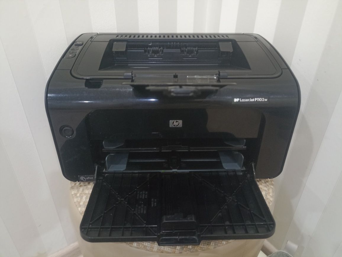 Лазерный принтер НР P1102w с вай-фай