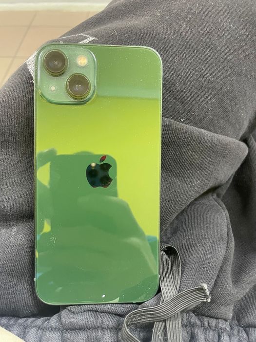 Продам айфон 13.