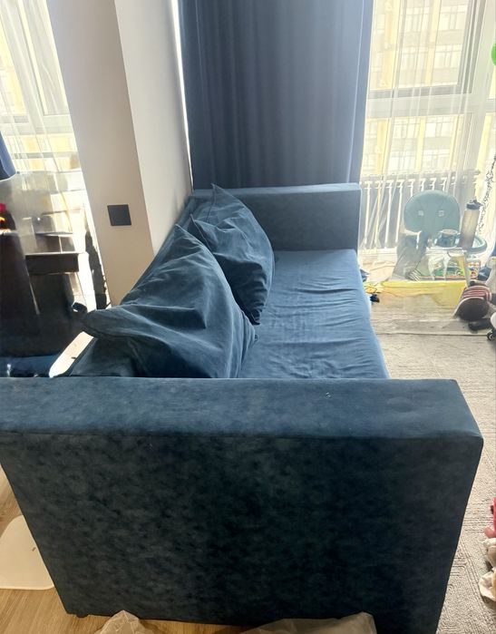 Продаю диван по символичной цене.