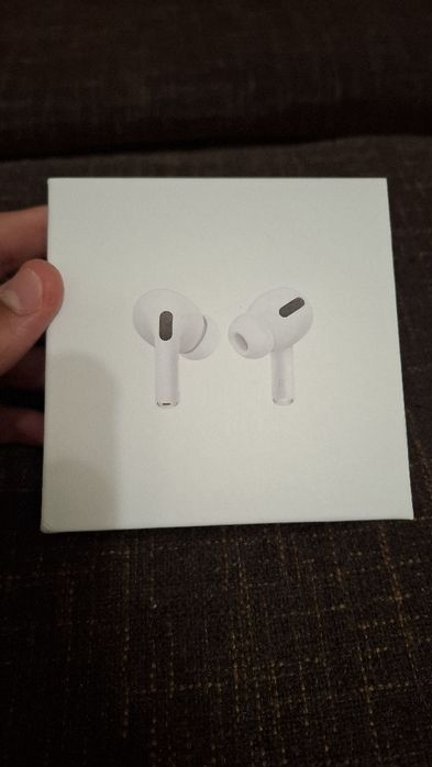 Чисто нови НЕОТВАРЯНИ AirPods