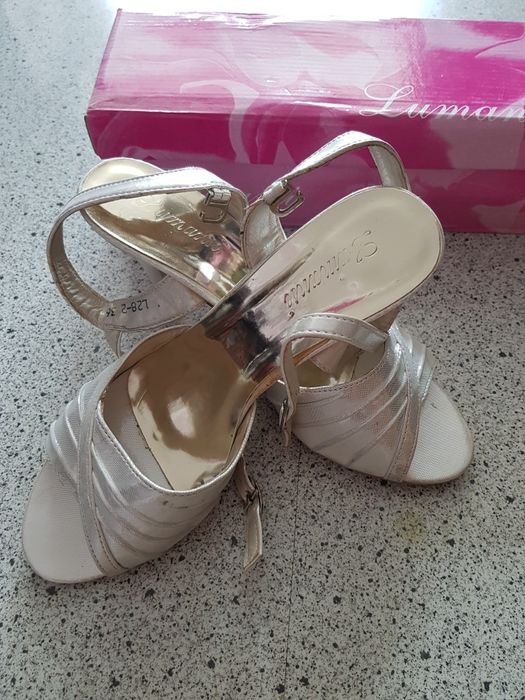 Продавам дамски обувки!