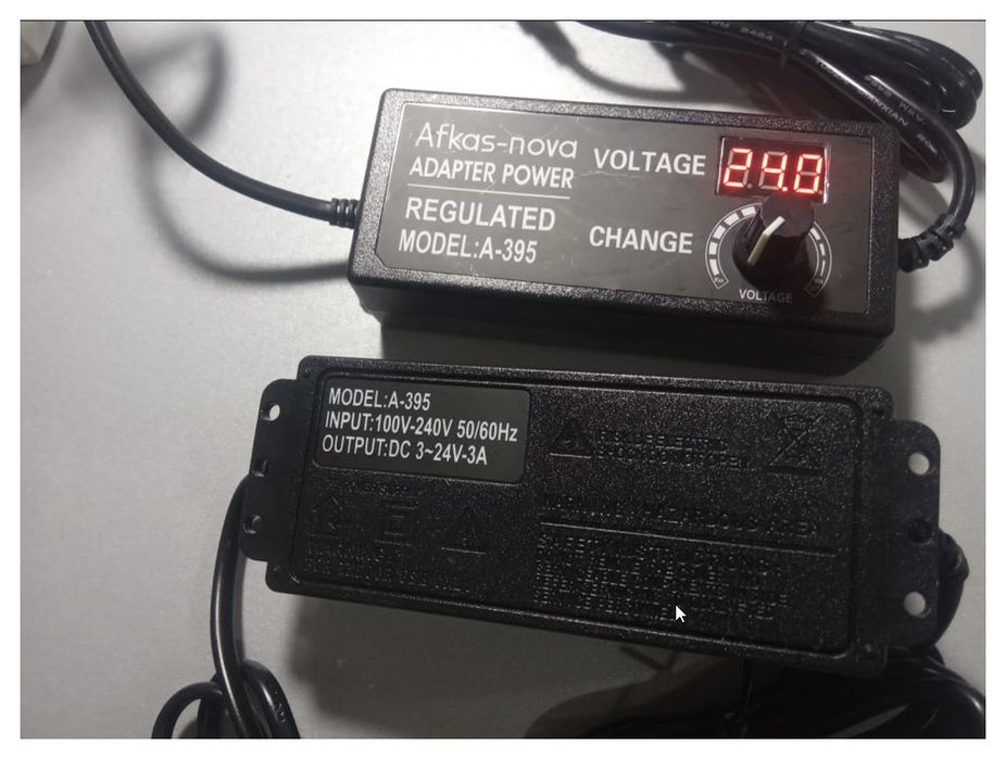 . с большим дисплеем и настройкой напряжения - блок питания