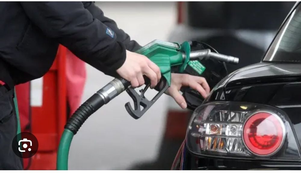 «Доставляем бензин. Также есть услуги погрузки и услуги машины