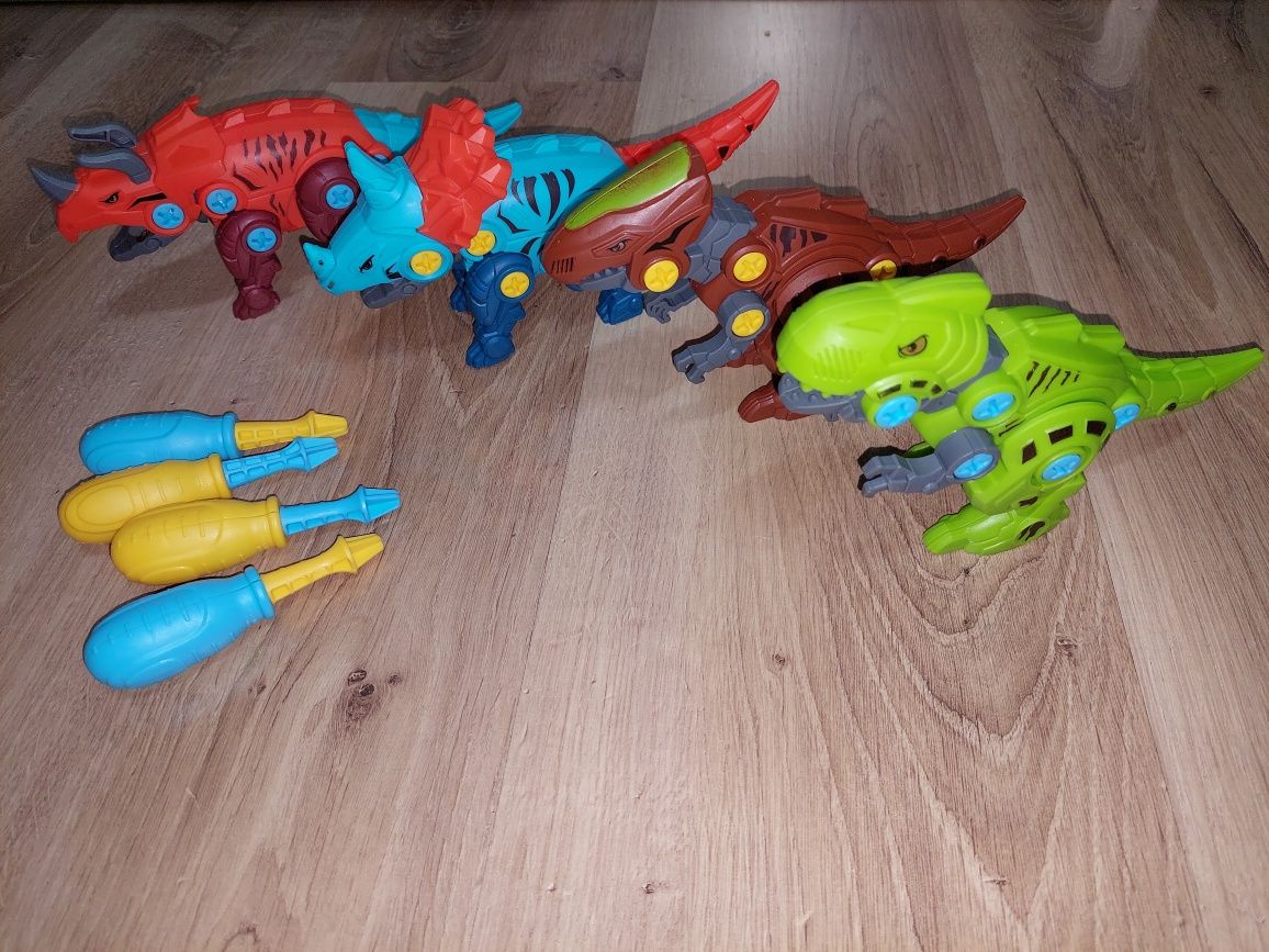 Vand colectie dinozauri si alte figurine