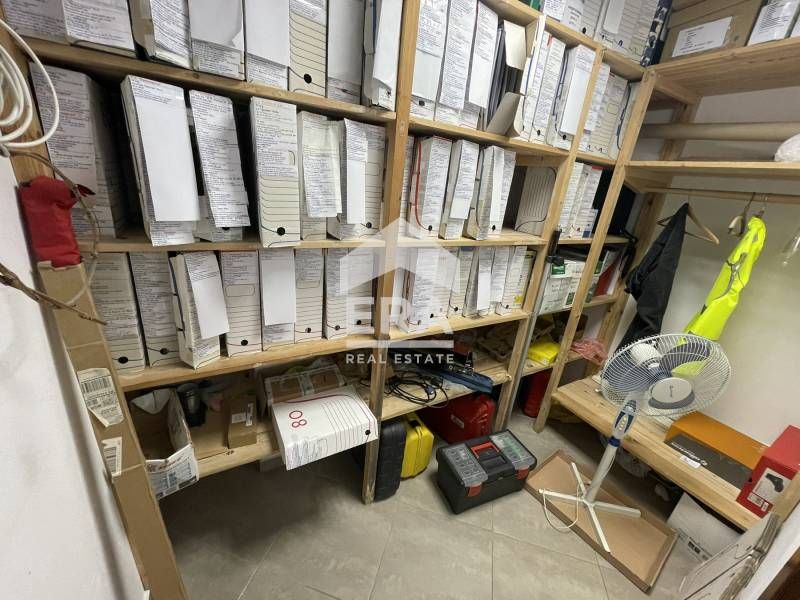 Частично обзаведен офис за продажба, в нова бизнес сграда, район Базар