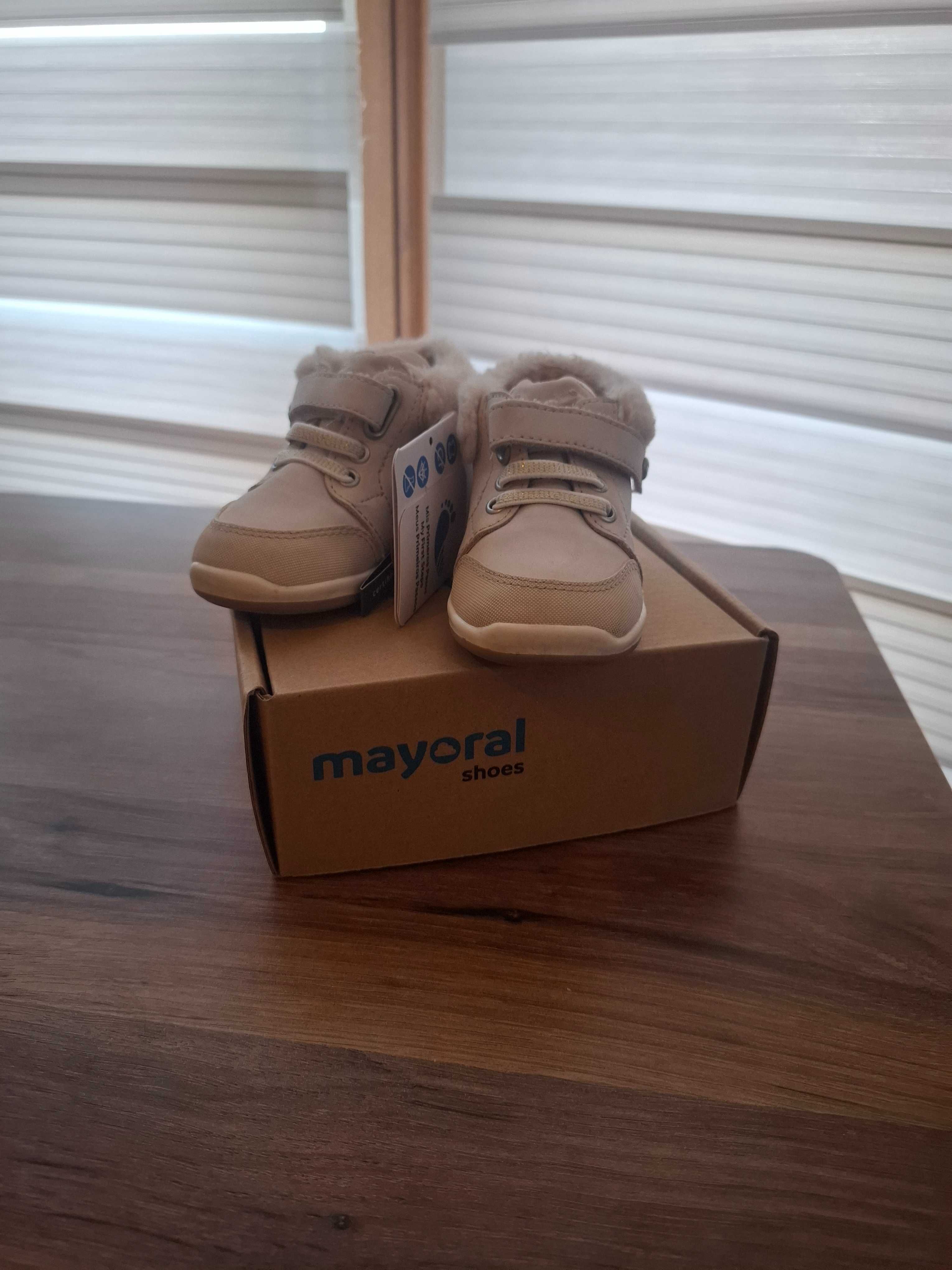 Mayoral детски боти