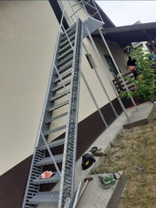 Scări metalice galvanizate la orice demisiune asiguram transport ori u