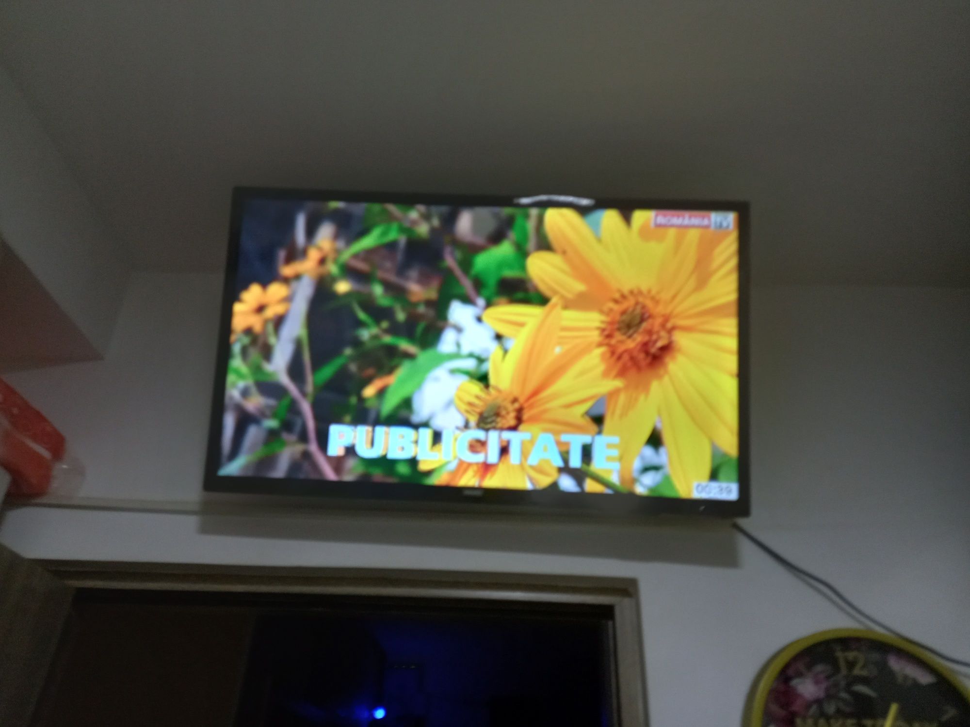 Vând tv Philips cu diametrul de 80cm