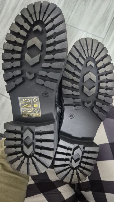 Vand cizme cu fermoar