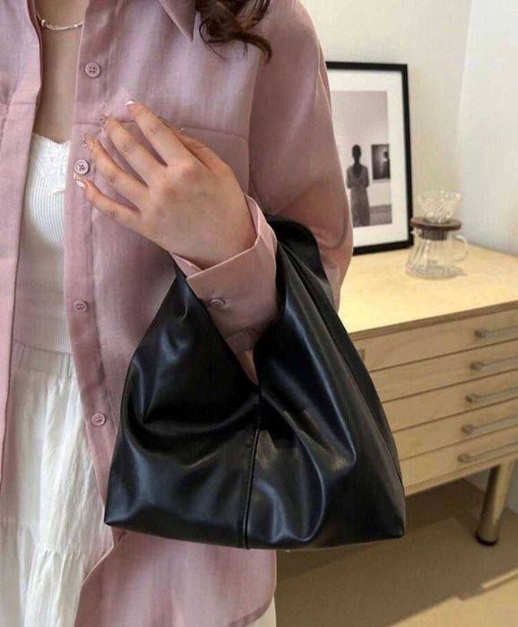 Нова черна чантичка