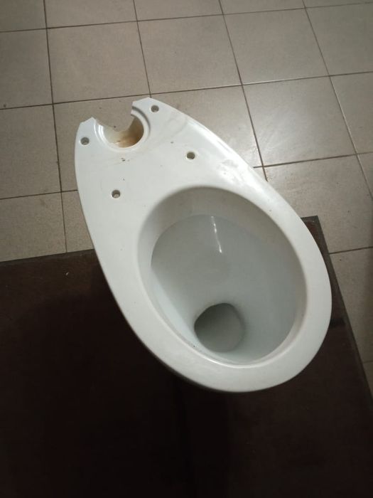 Продам строительный унитаз без бачка