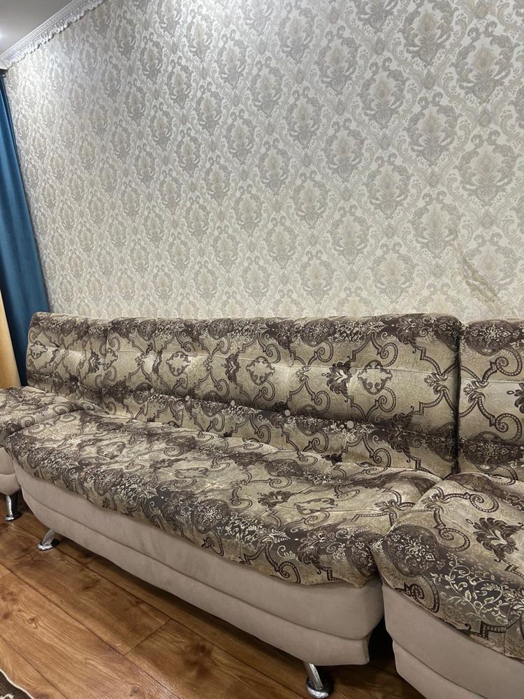Продается диван с двумя креслами