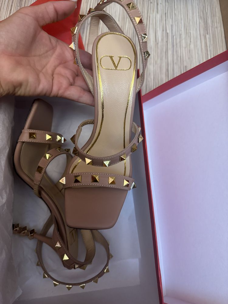 Sandale de dama auri Valentino
