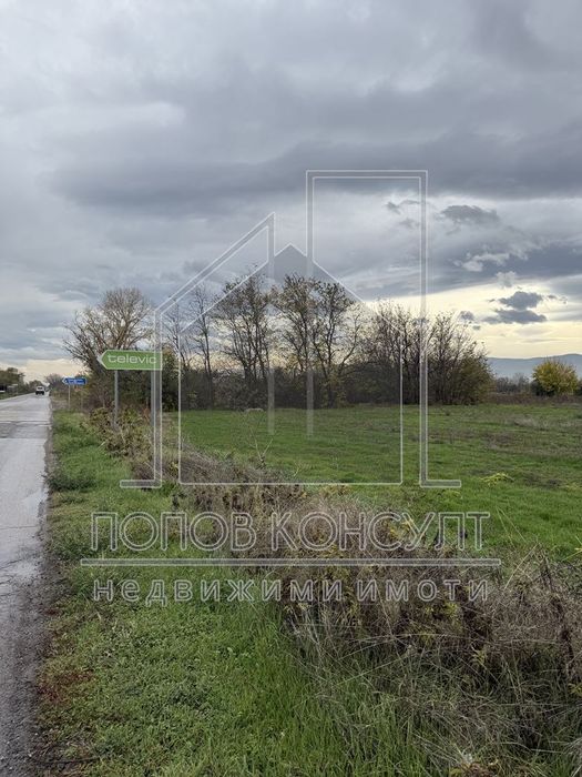 Парцел в Пловдив, област-с.Царацово площ 2355 цена 0