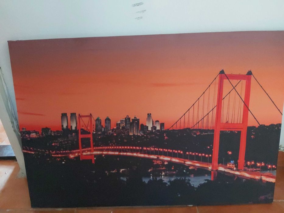 Tablou modern cu iluminare pe timp de noapte