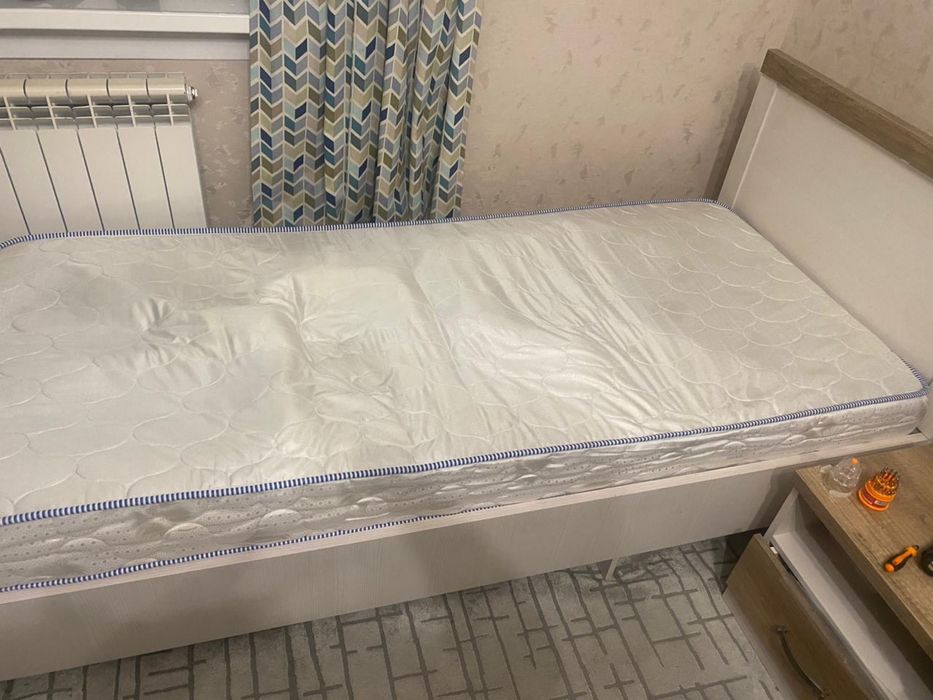 Отдам 1,5 спальную кровать