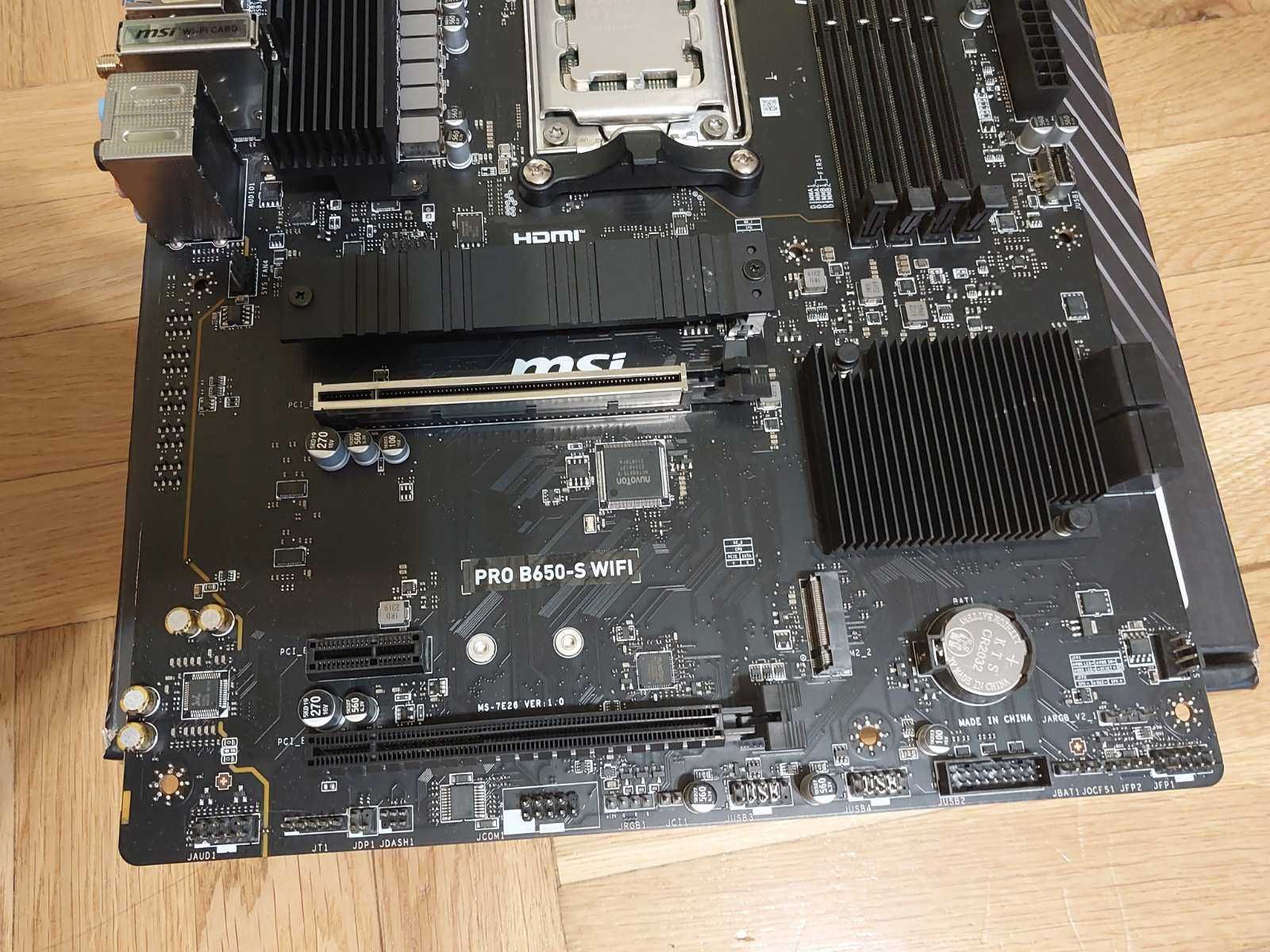 AMD Ryzen 7 7700X + MSI Pro B650-S Wi-Fi