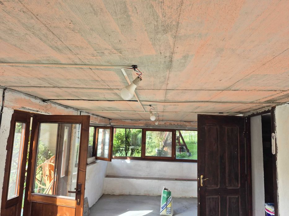 Firmă de Constructii amenajari interioare Case la rosu