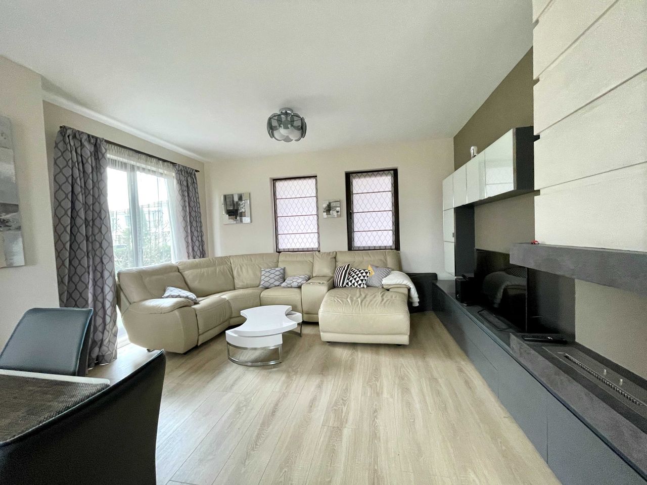 Продава се Къща в Поморие - 228 кв.м за 1575 €/кв.м - Снимка #4