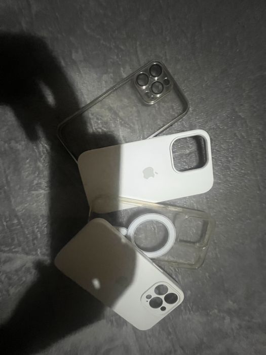 Продам чехлы на айфон 13 про