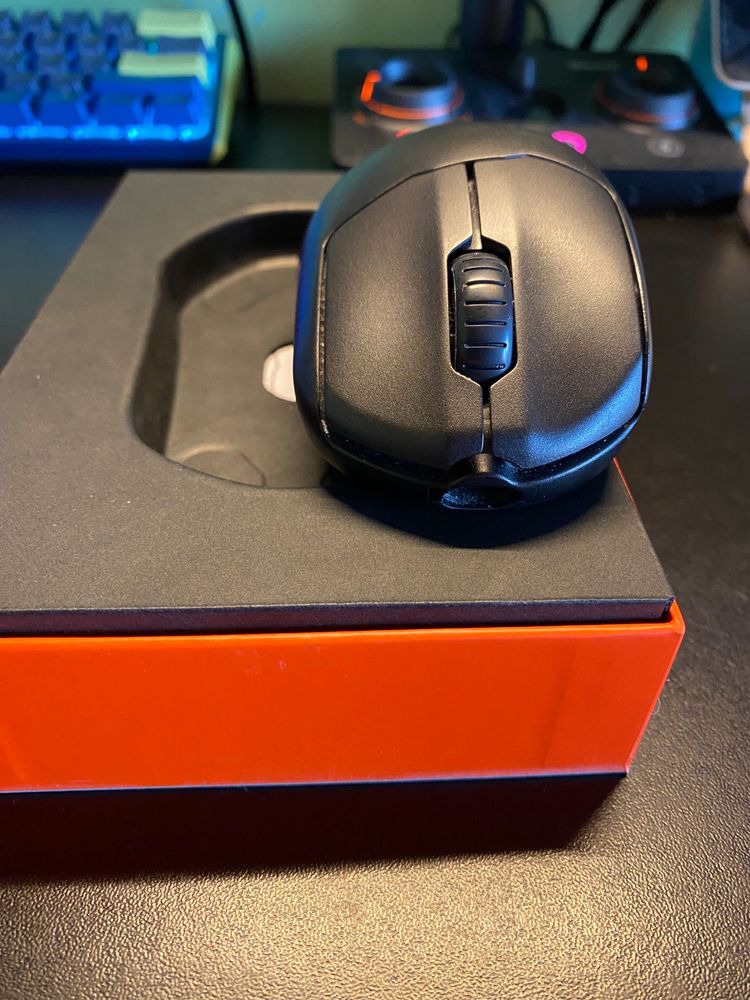 Продавам Геймърска Мишка SteelSeries
