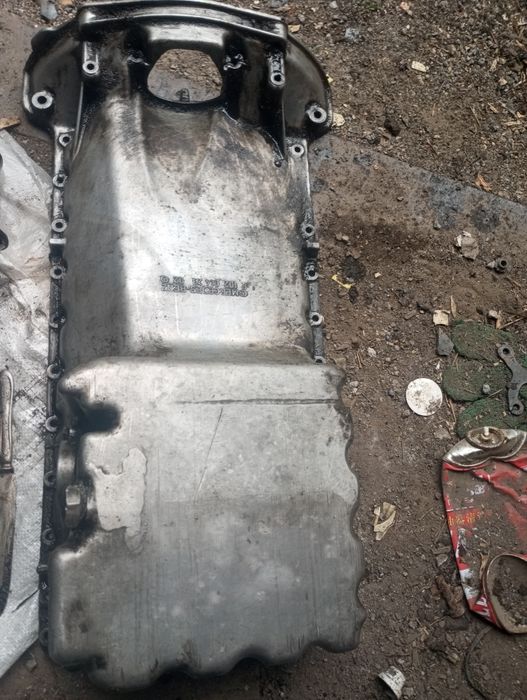 Продаются запчасти От Мерседес 102 двигатель