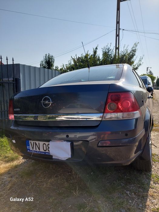 Vand Opel Astra Sedan, benzina, an 2012, 115 Hp,  1.6 cmc, 97.300 km.