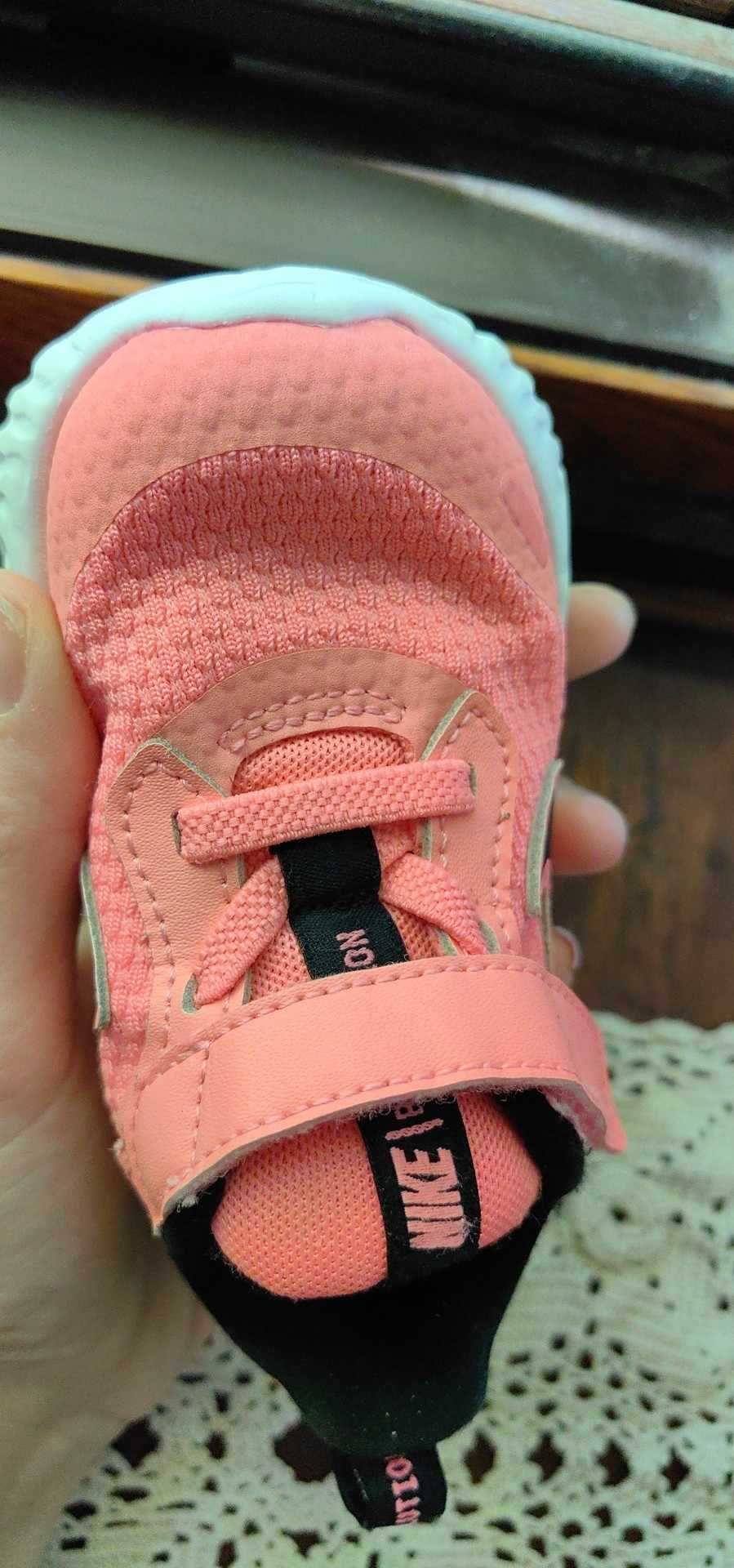 Маратонки Nike, 22 номер
