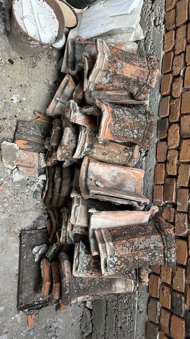 Coame ceramice pentru țiglă – vechi, din lut ars 60 bucati