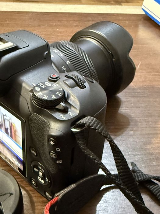 Фотоапарат Canon EOS R100 и обектив RF-S 18-45мм 64GB SD card и чанта