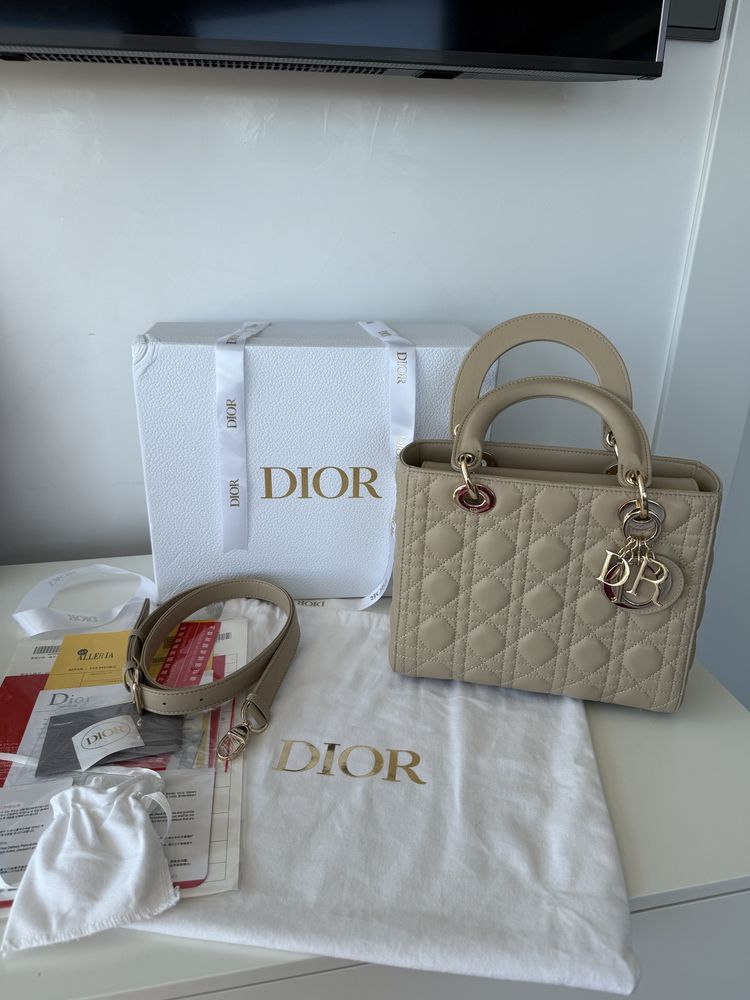 Dior естествена кожа нова бежова чанта