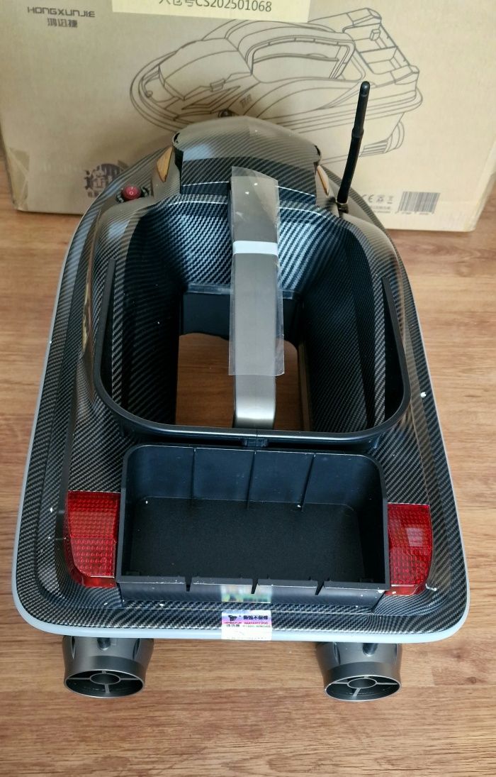 Лодка за захранка HJ817-Viper c GPS