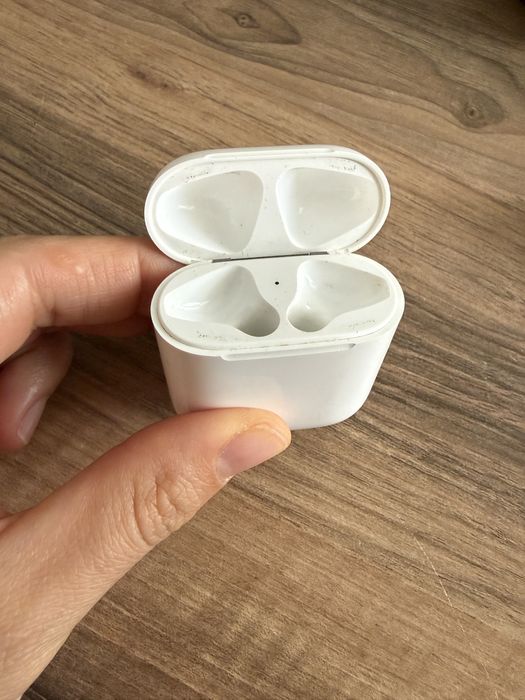 Продам кейс эйрподс 1