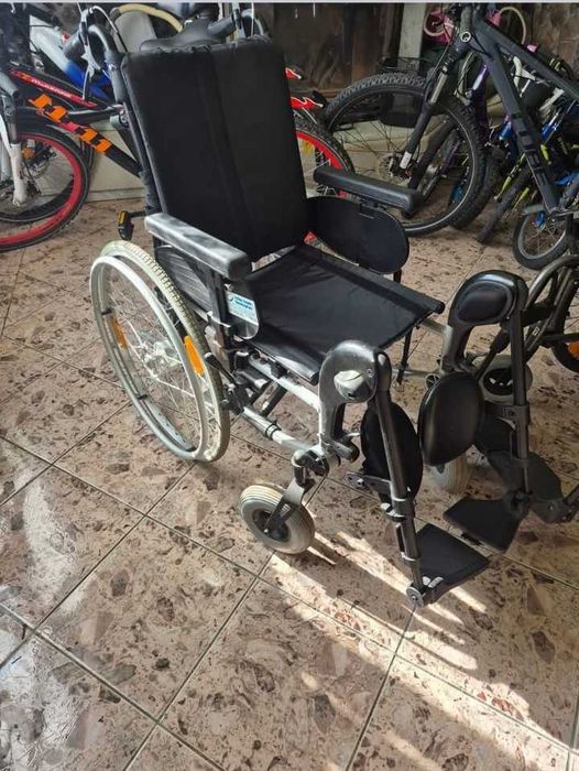 Carucior pliabil, scaun cu rotile pentru persoane cu handicap