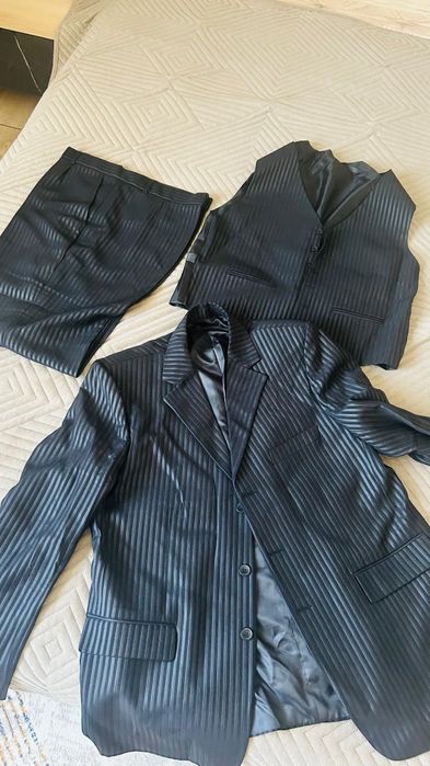 Продам новый костюм тройка